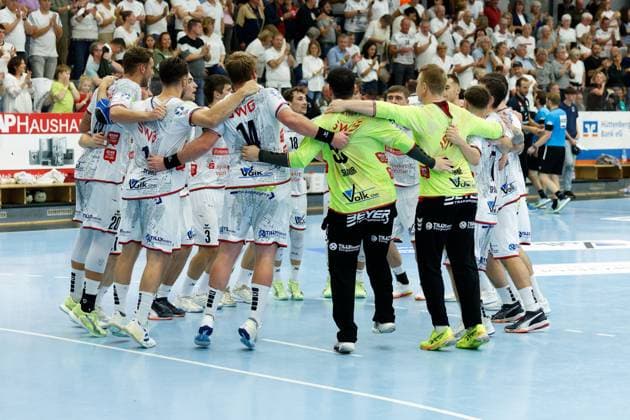 Cheers after the win TV 05 07 Huettenberg vs HSG Krefeld Niederrhein, Handball, 2 Handball Bundesliga, Matchday 03, Season 2025 2026, 13 09 25 TV 05 07 Huettenberg vs HSG Krefeld Niederrhein, Handball, 2 Handball Bundesliga, Matchday 03, Season 2025 2026, 13 09 25 Huettenberg Copyright: xEibner-Pressefoto JoergxHeinrichx EP_JHR