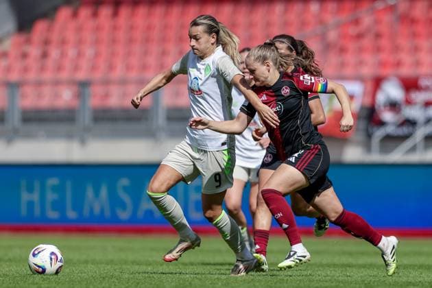 from left Medina Desic SV Werder Bremen, 9 and Luisa Guttenberger 1 FC Nürnberg, 4 in a duel, dynamic, action, action, game scene, THE DFB REGULATIONS PROHIBIT ANY USE OF PHOTOGRAPHS AS IMAGE SEQUENCES AND OR QUASI VIDEO , 13 09 2025, Nuremberg Germany , Football, Google Pixel Womens Bundesliga, 1 FC Nürnberg SV Werder Bremen xobx
