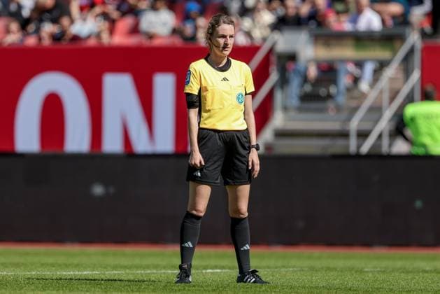 Referee Miriam Schwermer, THE DFB GUIDELINES PROHIBIT ANY USE OF PHOTOGRAPHS AS IMAGE SEQUENCES AND OR QUASI VIDEO DFB REGULATIONS PROHIBIT ANY USE OF PHOTOGRAPHS AS IMAGE SEQUENCES AND OR QUASI VIDEO , 13 09 2025, Nuremberg Germany , Football, Google Pixel Women Bundesliga, 1 FC Nürnberg SV Werder Bremen xobx