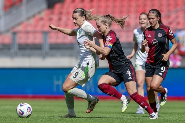from left Medina Desic SV Werder Bremen, 9 and Luisa Guttenberger 1 FC Nürnberg, 4 in a duel, dynamic, action, action, game scene, THE DFB REGULATIONS PROHIBIT ANY USE OF PHOTOGRAPHS AS IMAGE SEQUENCES AND OR QUASI VIDEO , 13 09 2025, Nuremberg Germany , Football, Google Pixel Womens Bundesliga, 1 FC Nürnberg SV Werder Bremen xobx