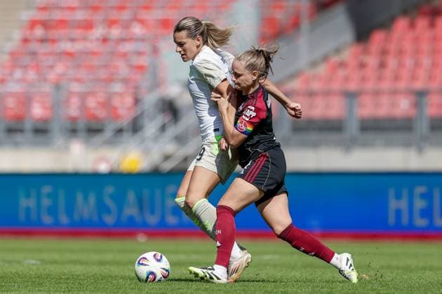 from left Medina Desic SV Werder Bremen, 9 and Luisa Guttenberger 1 FC Nürnberg, 4 in a duel, dynamic, action, action, game scene, THE DFB REGULATIONS PROHIBIT ANY USE OF PHOTOGRAPHS AS IMAGE SEQUENCES AND OR QUASI VIDEO , 13 09 2025, Nuremberg Germany , Football, Google Pixel Womens Bundesliga, 1 FC Nürnberg SV Werder Bremen xobx
