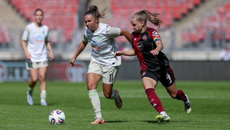 from left Maja Sternad SV Werder Bremen, 11 and Luisa Guttenberger 1 FC Nürnberg, 4 in a duel, dynamic, action, action, game scene, THE DFB REGULATIONS PROHIBIT ANY USE OF PHOTOGRAPHS AS IMAGE SEQUENCES AND OR QUASI VIDEO , 13 09 2025, Nuremberg Germany , Football, Google Pixel Womens Bundesliga, 1 FC Nürnberg SV Werder Bremen xobx