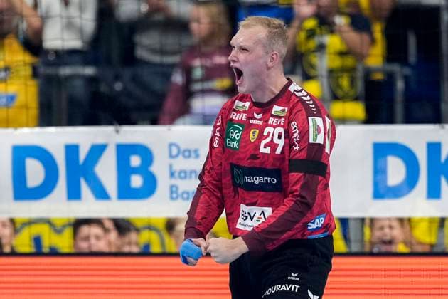 David Späth Goalkeeper, RNL, 29 , single picture, single photo, action, action, cheer, cheering, celebration, joy, rejoice, rejoicing, confident, optimistic, positive, game scene, 13 09 2025, Mannheim Germany , Handball, Bundesliga, Rhein Neckar Löwen ThSV Eisenach xozx
