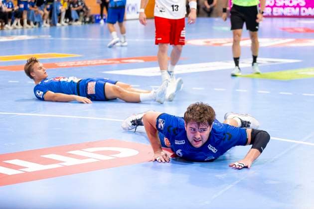 Einar Nickelsen Nr 42, VfL Luebeck Schwartau and Rasmus Willette Houmøller Nr 6, VfL Luebeck Schwartau are dejected depressed disappointed VfL Luebeck Schwartau vs HBW Balingen Weilstetten, Handball, 2 Bundesliga, 13 09 25 Luebeck Schleswig Holstein Germany Copyright: xAgentur54Gradx xFelixxKoenigx