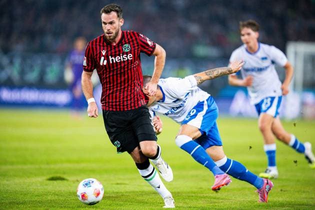 13 09 2025 Soccer, 2025 2026, 2 Bundesliga, 5 Matchday, Hannover 96 Hertha BSC Berlin L R Boris Tomiak Hannover , Dawid Kownacki Berlin DFL REGULATIONS PROHIBIT ANY USE OF PHOTOGRAPHS AS IMAGE SEQUENCES AND OR QUASI VIDEO