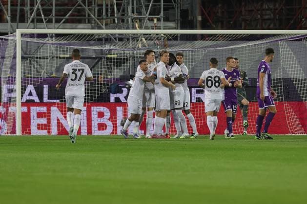 ACF Fiorentina v SSC Napoli - Serie A Kevin De Bruyne of SSC Napoli celebrates with teammates after scoring goal during the Italian Serie A football match between ACF Fiorentina and SSC Napoli ,on September 13 , 2025 at the Artemio Franchi stadium in Florence. Firenze FI Italy  Copyright: xAndreaxMartinix originalFilename:martini-acffiore250913_npH30.jpg