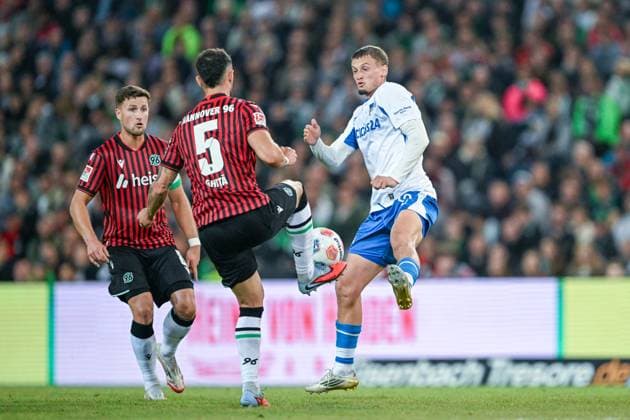 2 Bundesliga Hannover 96 Hertha BSC Berlin on 13 09 2025 at the HDI Arena in Hannover Virgil Ghita Hannover in a duel against Mickael Cuisance Berlin MT