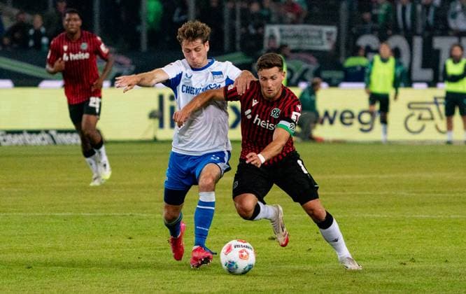 13 9 2025, Football, GER, Men, 2 Bundesliga, DFL, Matchday 5, Season 2025 2026, Hannover 96 Hertha BSC Enzo Leopold Hannover 96, right vs Leon Jensen Hertha BSC, left Hannover Heinz von Heiden Arena Lower Saxony Germany