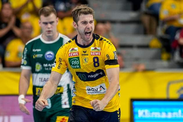 Goalscorer Tim Nothdurft RNL, 8 , Rhein Neckar Löwen player, celebrates a goal, cheers, cheer, goal celebration, celebrate the goal, goal, celebration, cheers about the goal, rejoicing, joy, rejoices, optimistic, positive, game scene, highlight, single picture, single photo, action, action, 13 09 2025, Mannheim Germany , Handball, Bundesliga, Rhein Neckar Löwen ThSV Eisenach xozx