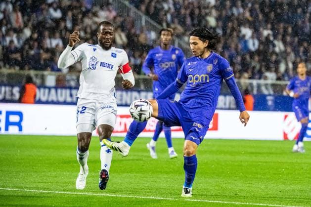FOOTBALL : AJ Auxerre vs AS Monaco - Ligue 1 - JournÃ e 4 - 13 09 2025 Takumi Minamino (AS Monaco) Elisha Owusu (AJ Auxerre) AuxerreFrance  Copyright: xBaptistexAutissierx