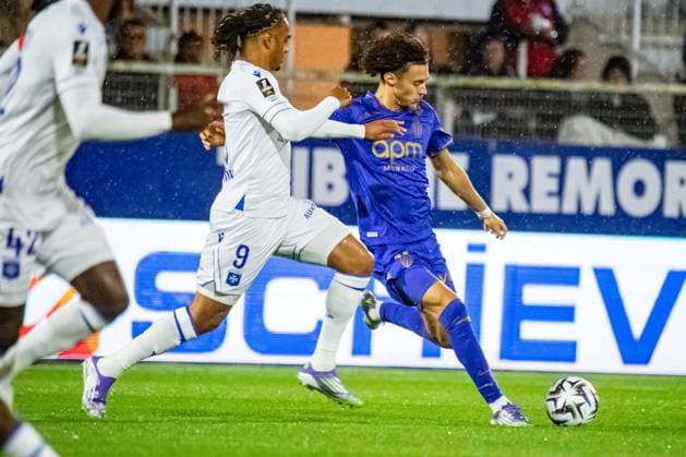 FOOTBALL : AJ Auxerre vs AS Monaco - Ligue 1 - JournÃ e 4 - 13 09 2025 Maghnes Akliouche (AS Monaco) Sekou Mara (AJ Auxerre) AuxerreFrance  Copyright: xBaptistexAutissierx