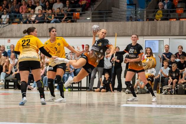 Handball I Women I Season 2025 2026 I 2 Bundesliga I 3 Matchday I VfL Waiblingen HC Rödertal I 13 09 2025 Belen Gettwart 8, VfL Waiblingen Tigers im Wurf Waiblingen Rundsporthalle Baden Württemberg Germany Copyright: xLobeca MaxxPetershansx