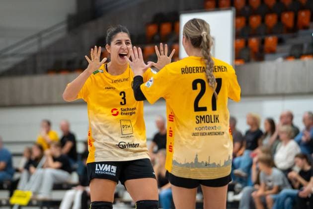 Handball I Women I Season 2025 2026 I 2 Bundesliga I 3 Matchday I VfL Waiblingen HC Rödertal I 13 09 2025 Mor Shaul 3, HC Rödertal and Lena Smolik 27, HC Rödertal are delighted Waiblingen Rundsporthalle Baden Württemberg Germany Copyright: xLobeca MaxxPetershansx