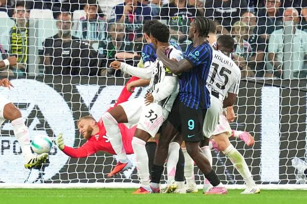 Inter Milan s Marcus Thuram scores goal 2-3 during the Serie A soccer match between Juventus and Inter at the Allianz Stadium in Turin , north Italy - Saturday , September 13 , 2025. - Soccer .  Copyright: xSpada LaPressex