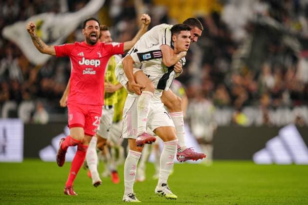 Juventus Vasilije Adzic celebrates after scoring the 4-3 goal for his team during the Serie A soccer match between Juventus and Inter at the Allianz Stadium in Turin, north west Italy - Saturday, Septermber 13, 2025. - Soccer .  Copyright: xMarcoxAlpozzi LaPressex
