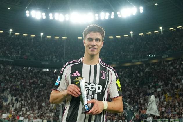 Juventus Kenan Yildiz Panini player of the match during the Serie A soccer match between Juventus and Inter at the Allianz Stadium in Turin , north Italy - Saturday , September 13 , 2025. - Soccer .  Copyright: xSpada LaPressex