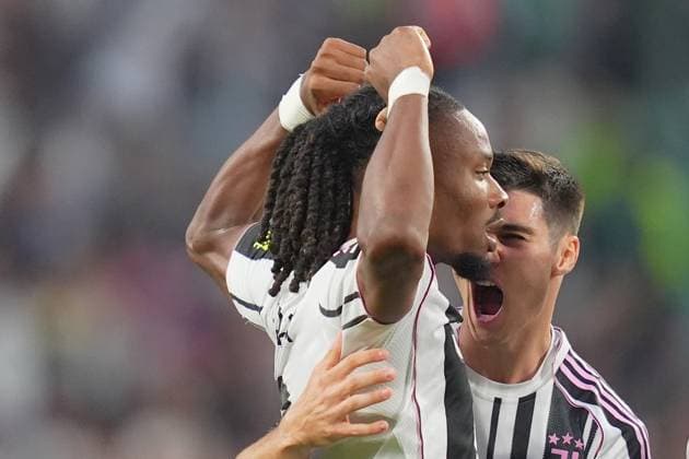 Juventus Khephren Thuram celebrates after scoring 3-3 during the Serie A soccer match between Juventus and Inter at the Allianz Stadium in Turin , north Italy - Saturday , September 13 , 2025. - Soccer .  Copyright: xSpada LaPressex