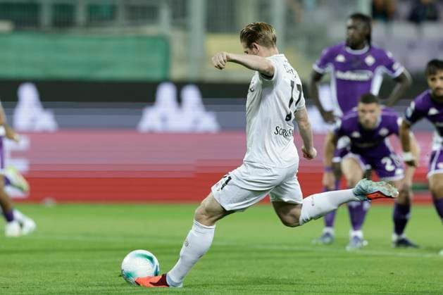 Serie A football match Fiorentina vs SSC Napoli Napoli s Belgian midfielder Kevin De Bruyne scores against fiorentina on penalty during the Serie A football match Fiorentina vs SSC Napoli at Artemio Franchi Stadium on September 13, 2025, in Florence. _BPH4368 Copyright: xAntonioxBalascox