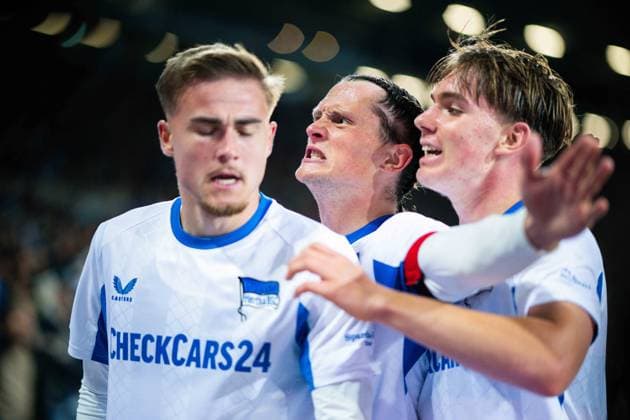 13 09 2025 Soccer, 2025 2026, 2 Bundesliga, Matchday 5, Hannover 96 Hertha BSC Berlin L R Marten Winkler Berlin celebrates after his goal to 0 1 with Fabian Reese Berlin , Kennet Eichhorn Berlin DFL REGULATIONS PROHIBIT ANY USE OF PHOTOGRAPHS AS IMAGE SEQUENCES AND OR QUASI VIDEO