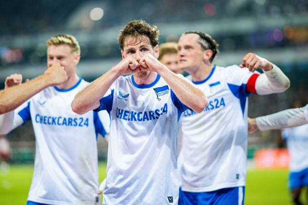 13 09 2025 Soccer, 2025 2026, 2 Bundesliga, Matchday 5, Hannover 96 Hertha BSC Berlin Leon Jensen Berlin cheers after Dawid Kownackis goal to make it 0 2 Berlin DFL REGULATIONS PROHIBIT ANY USE OF PHOTOGRAPHS AS IMAGE SEQUENCES AND OR QUASI VIDEO