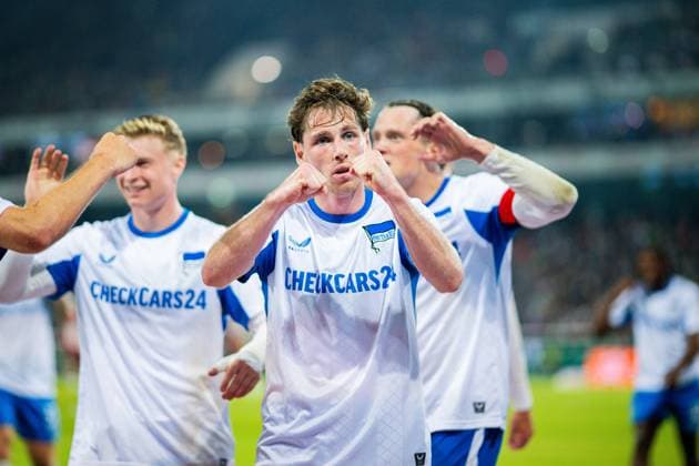 13 09 2025 Soccer, 2025 2026, 2 Bundesliga, Matchday 5, Hannover 96 Hertha BSC Berlin Leon Jensen Berlin cheers after Dawid Kownackis goal to make it 0 2 Berlin DFL REGULATIONS PROHIBIT ANY USE OF PHOTOGRAPHS AS IMAGE SEQUENCES AND OR QUASI VIDEO