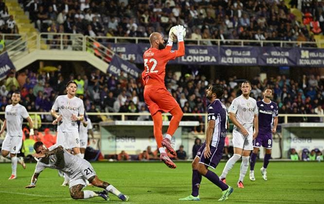 September 13, 2025, Florence, Italy: Napoli s goalkeeper Vanja Milinkovi?-Savi? in action during the Italian serie A soccer match ACF Fiorentina vs SSC Napoli at Artemio Franchi Stadium in Florence, Italy, 13 September 2025.ANSA CLAUDIO GIOVANNINI. ACF Fiorentina Vs SSC Napoli  - ZUMAa110 20250913_zaf_a110_077 Copyright: xClaudioxGiovanninix