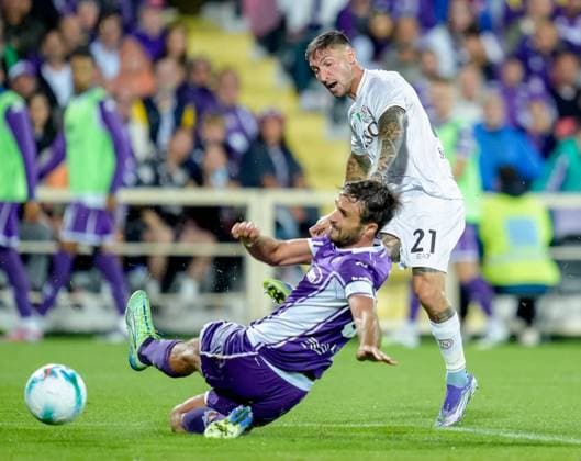 ACF Fiorentina v SSC Napoli - Serie A Enilive Matteo Politano of SSC Napoli and Luca Ranieri of ACF Fiorentina compete for the ball during the serie Serie A Enilive match between ACF Fiorentina and SSC Napoli at Stadio Artemio Franchi on September 13, 2025 in Florence, Italy Florence Stadio Artemio Franchi Florence Italy Copyright: xGiuseppexMaffiax 250913_SerieA_Fiorentina-Napoli_GM_5439