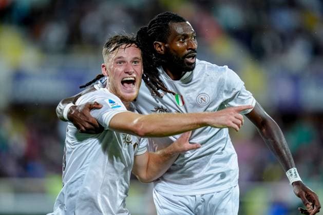 ACF Fiorentina v SSC Napoli - Serie A Enilive Sam Beukema of SSC Napoli celebrates with Andre-Frank Zambo Anguissa after scoring third goal during the serie Serie A Enilive match between ACF Fiorentina and SSC Napoli at Stadio Artemio Franchi on September 13, 2025 in Florence, Italy Florence Stadio Artemio Franchi Florence Italy Copyright: xGiuseppexMaffiax 250913_SerieA_Fiorentina-Napoli_GM_5722