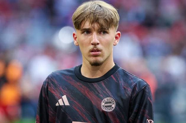 Lennart Karl 42 FC Bayern Muenchen at warm up, FC Bayern Muenchen vs Hamburger SV, DFL, Bundesliga, Saison 2025 2026, Allianz Arena, Hinrunde, 3 Spieltag, 13 09 2025 DFB regulations prohibit any use of photographs as image sequences and or quasi video Muenchen Bayern Germany Copyright: xkolbert-press MartinxAgüerax