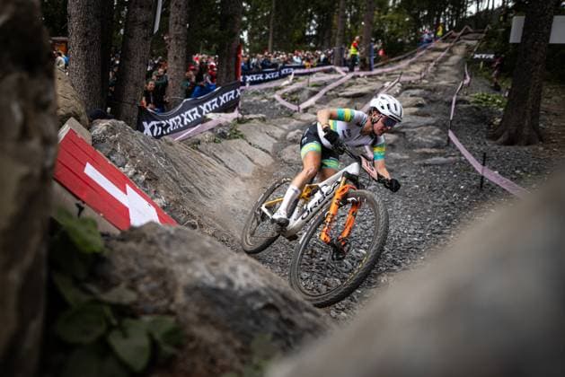 2025 UCI Mountain Bike World Championships Picture by Michal Cerveny SWpix.com - 13 09 2025 - Cycling - 2025 UCI Mountain Bike World Championships - Cross-country Olympic - Crans Montana, Valais, Switzerland - Women Elite - Rebecca Henderson (Australia) Copyright: x xSWpix.comx(t axPhotographyxHubxLtd)xMichalxCerveny SWpix.comx SWP-3030-4227