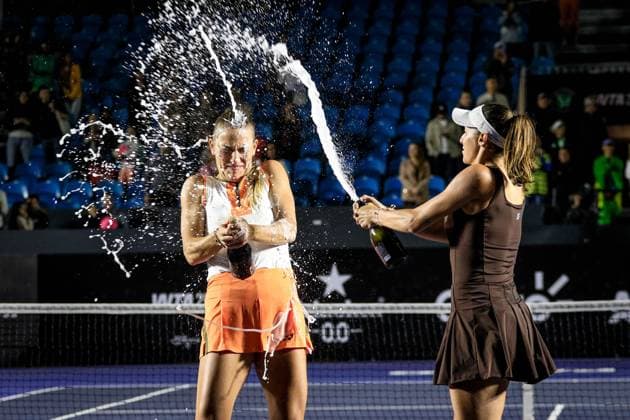 WTA, Tennis Damen 250 SP OPEN SaO PAULO, SP - 13.09.2025: WTA 250 SP OPEN - The first edition of the SP Open, a WTA 250 series tournament played on hard courts, will take place at Villa-Lobos Park, in the west zone of Sao Paulo. The event marks Sao Paulo& 39;s return to the official WTA calendar after 25 years and is the largest women& 39;s tournament in Brazil since 2016. In addition to the sporting competitions with 32 players in the singles and 16 doubles draws. In the photo, the SP Open champions, Luisa Stefani (BRA) and Timea Babos (HUN), celebrate with champagne, this Saturday (13). (Photo: Aloisio Mauricio Fotoarena) x2806161x  AloisioxMauricio