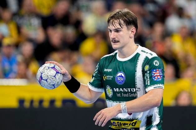 Felix Aellen ThSV, 22 , on the ball, single picture, single photo, action, action, 13 09 2025, Mannheim Germany , Handball, Bundesliga, Rhein Neckar Löwen ThSV Eisenach xozx
