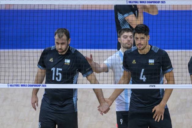 September 14, 2025, Quezon City, Manila, Philippines: Finland vs Argentina in the Pool Phase during the FIVB Mens Volleyball World Championship, WM, Weltmeisterschaft 2025 in Manila, Philippines. Argentina win in a 5 set match. Argentinas Luciano DE CECCO (L) and Joaquin GALLEGO at the net Quezon City Philippines - ZUMAr144 20250914_zap_r144_005 Copyright: xJaynexRussellx