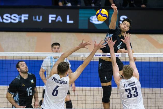 September 14, 2025, Quezon City, Manila, Philippines: Finland vs Argentina in the Pool Phase during the FIVB Mens Volleyball World Championship, WM, Weltmeisterschaft 2025 in Manila, Philippines. Argentina win in a 5 set match. Argentinas Joaquin GALLEGO at the net Quezon City Philippines - ZUMAr144 20250914_zap_r144_006 Copyright: xJaynexRussellx