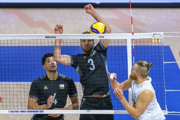 September 14, 2025, Quezon City, Manila, Philippines: Finland vs Argentina in the Pool Phase during the FIVB Mens Volleyball World Championship, WM, Weltmeisterschaft 2025 in Manila, Philippines. Argentina win in a 5 set match. Argentinas Jan MARTINEZ FRANCHI at the net Quezon City Philippines - ZUMAr144 20250914_zap_r144_008 Copyright: xJaynexRussellx