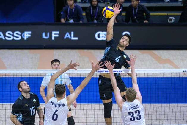 September 14, 2025, Quezon City, Manila, Philippines: Finland vs Argentina in the Pool Phase during the FIVB Mens Volleyball World Championship, WM, Weltmeisterschaft 2025 in Manila, Philippines. Argentina win in a 5 set match. Argentinas Joaquin GALLEGO at the net Quezon City Philippines - ZUMAr144 20250914_zap_r144_021 Copyright: xJaynexRussellx