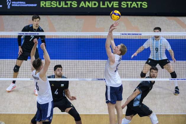 September 14, 2025, Quezon City, Manila, Philippines: Finland vs Argentina in the Pool Phase during the FIVB Mens Volleyball World Championship, WM, Weltmeisterschaft 2025 in Manila, Philippines. Argentina win in a 5 set match. Quezon City Philippines - ZUMAr144 20250914_zap_r144_025 Copyright: xJaynexRussellx