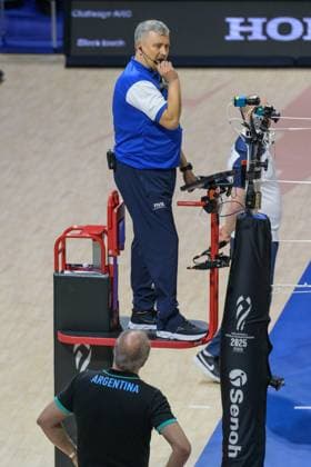 September 14, 2025, Quezon City, Manila, Philippines: Finland vs Argentina in the Pool Phase during the FIVB Mens Volleyball World Championship, WM, Weltmeisterschaft 2025 in Manila, Philippines. Argentina win in a 5 set match. Argentina challenge a set point point and are awarded a replay by the umpire leading to them winning the set. Quezon City Philippines - ZUMAr144 20250914_zap_r144_026 Copyright: xJaynexRussellx