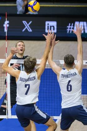 September 14, 2025, Quezon City, Manila, Philippines: Finland vs Argentina in the Pool Phase during the FIVB Mens Volleyball World Championship, WM, Weltmeisterschaft 2025 in Manila, Philippines. Argentina win in a 5 set match. Argentinas Pablo Sergio KOUKARTSEV at the net Quezon City Philippines - ZUMAr144 20250914_zap_r144_027 Copyright: xJaynexRussellx