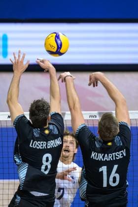 September 14, 2025, Quezon City, Manila, Philippines: Finland vs Argentina in the Pool Phase during the FIVB Mens Volleyball World Championship, WM, Weltmeisterschaft 2025 in Manila, Philippines. Argentina win in a 5 set match. Finlands Niko SUIHKONEN at the net Quezon City Philippines - ZUMAr144 20250914_zap_r144_010 Copyright: xJaynexRussellx