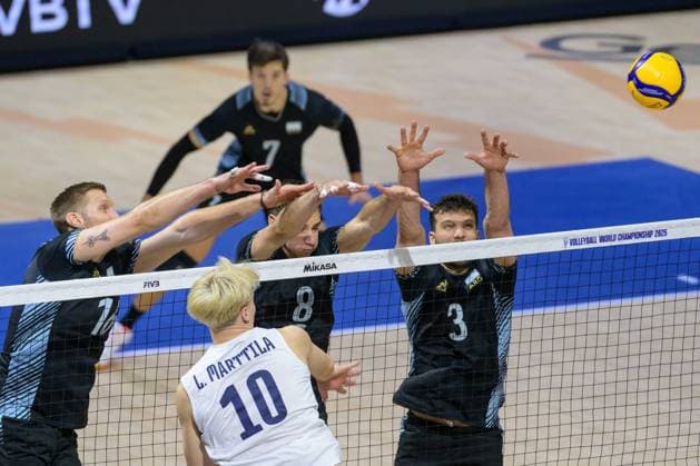 September 14, 2025, Quezon City, Manila, Philippines: Finland vs Argentina in the Pool Phase during the FIVB Mens Volleyball World Championship, WM, Weltmeisterschaft 2025 in Manila, Philippines. Argentina win in a 5 set match. Quezon City Philippines - ZUMAr144 20250914_zap_r144_012 Copyright: xJaynexRussellx