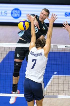 September 14, 2025, Quezon City, Manila, Philippines: Finland vs Argentina in the Pool Phase during the FIVB Mens Volleyball World Championship, WM, Weltmeisterschaft 2025 in Manila, Philippines. Argentina win in a 5 set match. Argentinas Pablo Sergio KOUKARTSEV at the net Quezon City Philippines - ZUMAr144 20250914_zap_r144_019 Copyright: xJaynexRussellx