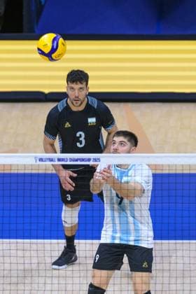 September 14, 2025, Quezon City, Manila, Philippines: Finland vs Argentina in the Pool Phase during the FIVB Mens Volleyball World Championship, WM, Weltmeisterschaft 2025 in Manila, Philippines. Argentina win in a 5 set match. Argentinas Santiago DANANI at the net Quezon City Philippines - ZUMAr144 20250914_zap_r144_020 Copyright: xJaynexRussellx