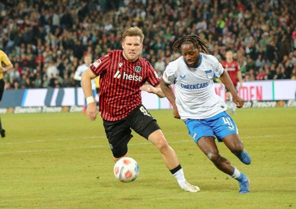 Germany Soccer 2 Bundesliga 2025 26, 5 Matchday Hannover 96 vs Hertha BSC Heinz von Heiden Arena Benjamin Kallman Hannover 96, 9 Deyovaisio Zeefuik Hertha BSC, 42 Copyright: xAymanxAlahmedx