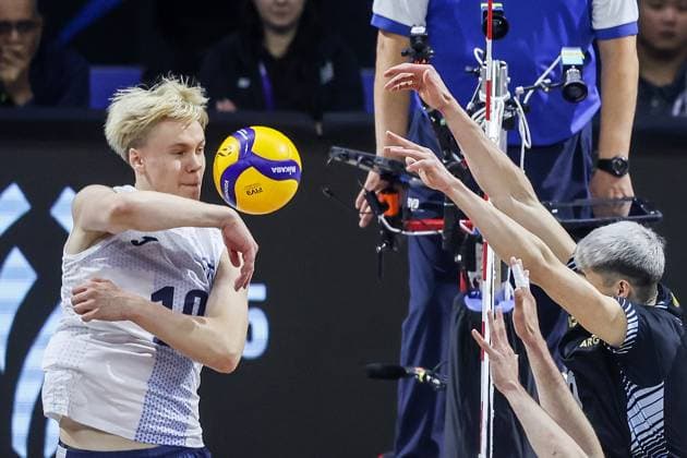 (250914) -- QUEZON CITY, Sept. 14, 2025 -- Luka Marttila (L) of Finland competes during the pool C match between Finland and Argentina at the FIVB Men s World Championship, WM, Weltmeisterschaft 2025 in Quezon City, the Philippines, Sept. 14, 2025. ) (SP)PHILIPPINES-QUEZON CITY-VOLLEYBALL-FIVB MEN S WORLD CHAMPIONSHIP 2025-ARGENTINA VS FINLAND ROUELLExUMALI 