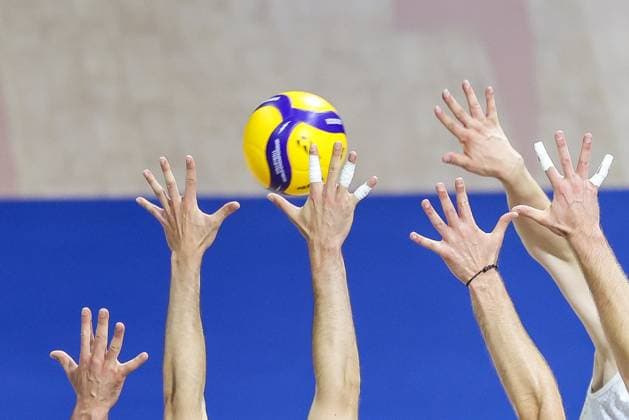 (250914) -- QUEZON CITY, Sept. 14, 2025 -- Players compete during the pool C match between Finland and Argentina at the FIVB Men s World Championship, WM, Weltmeisterschaft 2025 in Quezon City, the Philippines, Sept. 14, 2025. ) (SP)PHILIPPINES-QUEZON CITY-VOLLEYBALL-FIVB MEN S WORLD CHAMPIONSHIP 2025-ARGENTINA VS FINLAND ROUELLExUMALI 