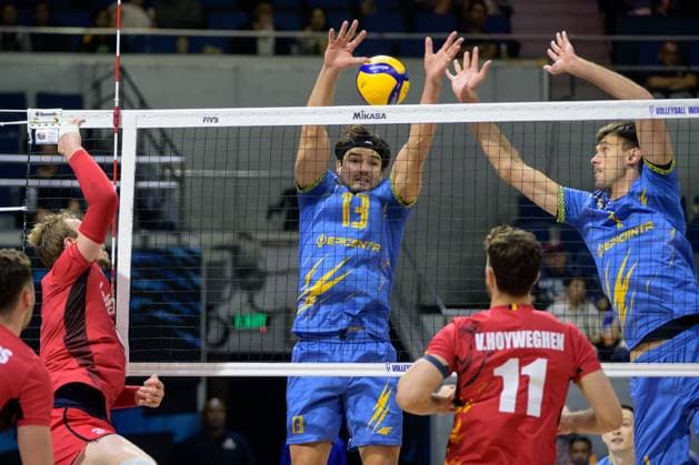 September 14, 2025, Quezon City, Manila, Philippines: Ukraine vs Belgium in the Pool Phase during the FIVB Mens Volleyball World Championship, WM, Weltmeisterschaft 2025 in Manila, Philippines. Belgium win the match in 3 straight sets. Ukraine s Vasyl TUPCHII and Maksym DROZD in action Quezon City Philippines - ZUMAr144 20250914_zap_r144_035 Copyright: xJaynexRussellx