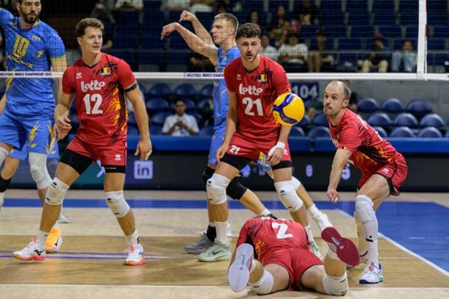 September 14, 2025, Quezon City, Manila, Philippines: Ukraine vs Belgium in the Pool Phase during the FIVB Mens Volleyball World Championship, WM, Weltmeisterschaft 2025 in Manila, Philippines. Belgium win the match in 3 straight sets. Despite a fall, the ball remains in play Quezon City Philippines - ZUMAr144 20250914_zap_r144_037 Copyright: xJaynexRussellx
