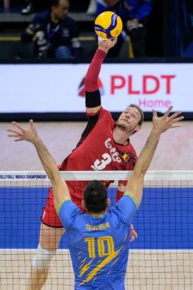 September 14, 2025, Quezon City, Manila, Philippines: Ukraine vs Belgium in the Pool Phase during the FIVB Mens Volleyball World Championship, WM, Weltmeisterschaft 2025 in Manila, Philippines. Belgium win the match in 3 straight sets. Belgium s Sam DEROO in action Quezon City Philippines - ZUMAr144 20250914_zap_r144_048 Copyright: xJaynexRussellx