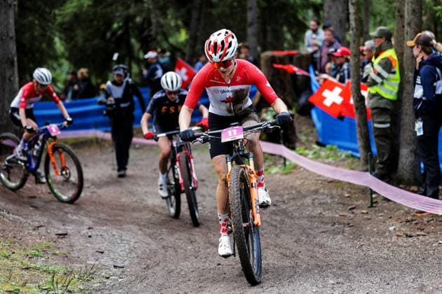 2025 UCI Mountain Bike World Championships Picture by Alex Whitehead SWpix.com - 14 09 2025 - Cycling - 2025 UCI Mountain Bike World Championships - Cross-country Olympic - Crans-Montana, Valais, Switzerland - Women U23 - Marin Lowe (Canada) Copyright: x xSWpix.comx(t axPhotographyxHubxLtd)xAlexxWhitehead SWpix.comx SWP-3030-4373